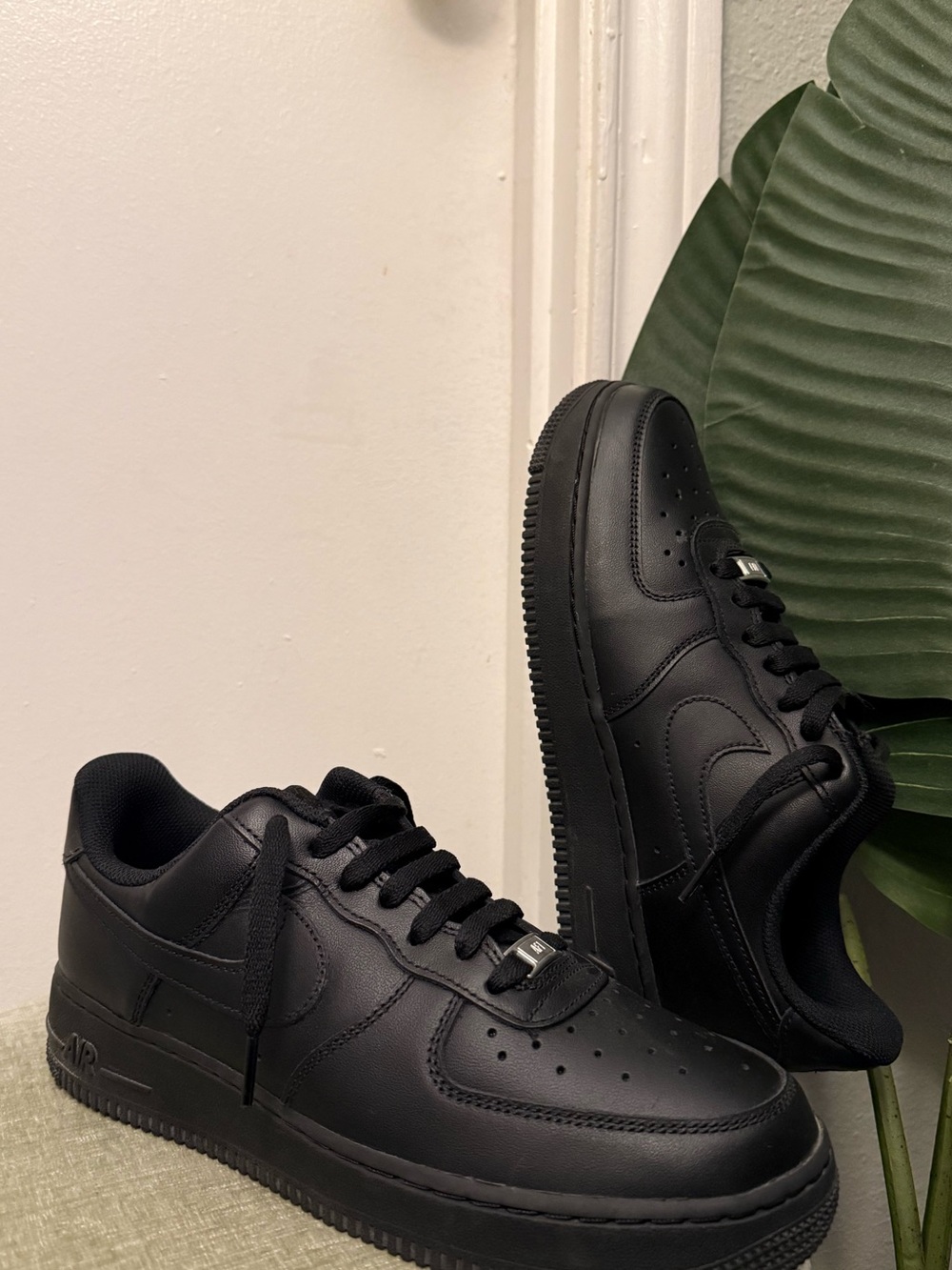 NEW Nike Air Force Triple Black: Women’s Size 8.5-Men’s 7 (DD8959-001) - Picture 2 of 7